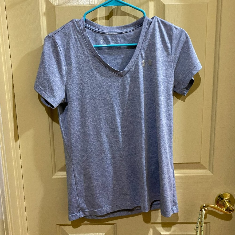 Heat Gear small light blue gray short sleeve tee